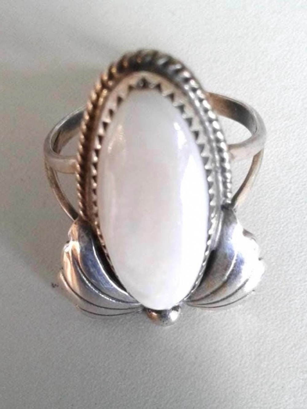 Vintage Native American  Mother of Pearl Ring